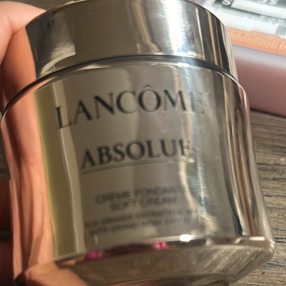 Lancome ABSOLUE SOFT CREAM MOISTURIZER
Brightening & Revitalizing brand new 2fl